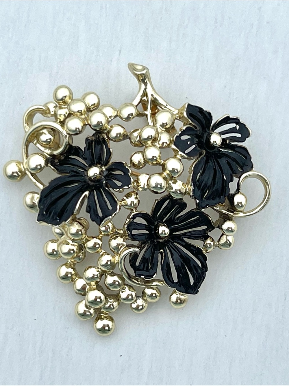 Vintage signed Sarah Coventry pin/brooch or pendant